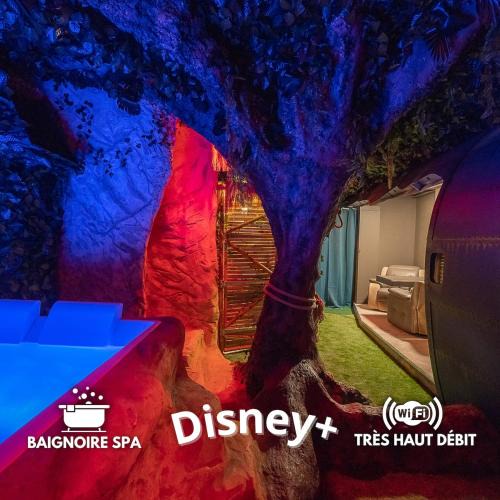 Unieux Apartment | Jungle Crash Love Room