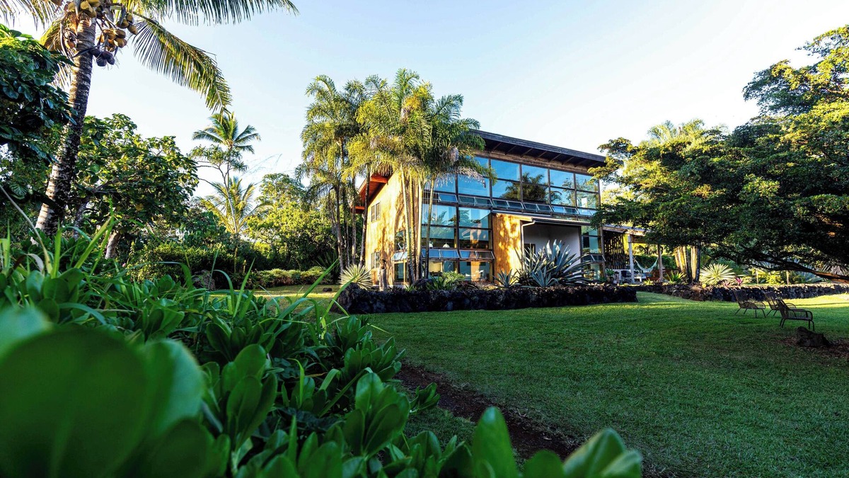 Kapoho Villa | Jungle Haven: Oceanfront Eco Villa on Fruit Farm