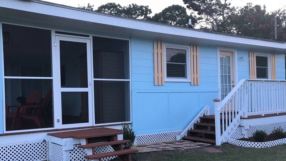 Wilmington Beach House | "JUNIOR'S PLACE" Peaceful & Private, 2 blocks to beach -SMALL PETS - LOW PET FEE