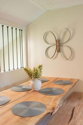 Hammondsport Apartment | Junior's Suite at JS Hubbs Guest House