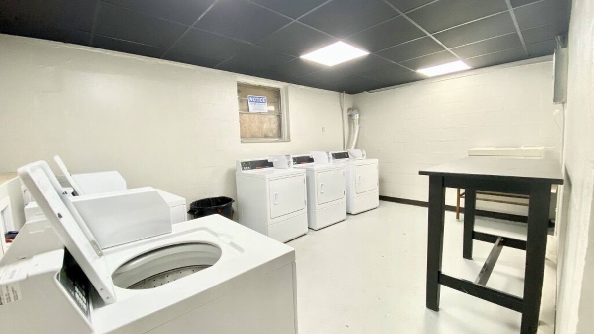 Lawrence Apartment | Junior Suite Indy