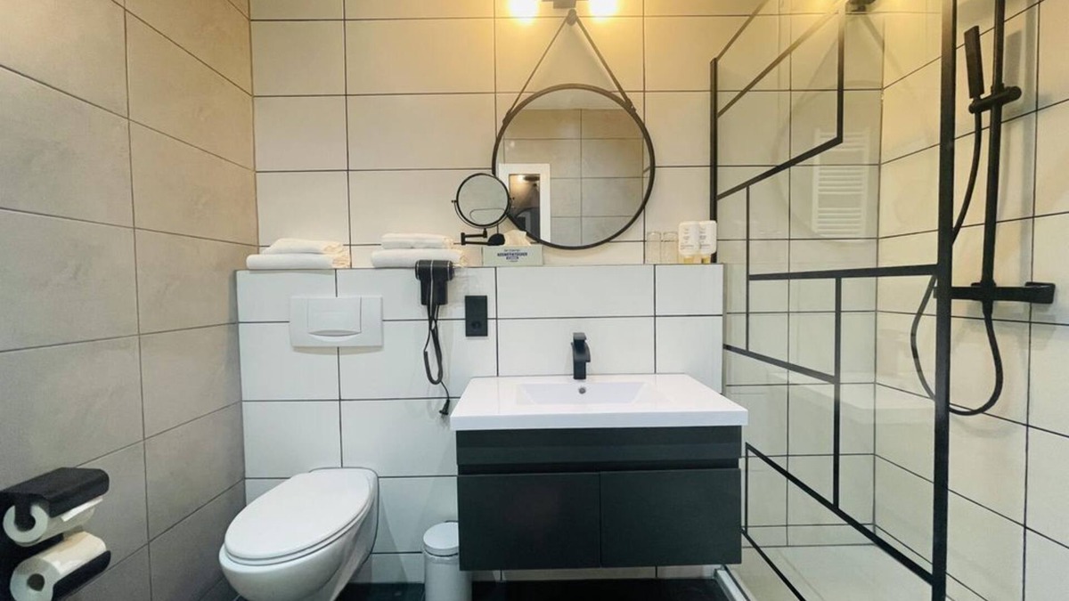 Idar-Oberstein House | Junior Suite shower/WC - Berghotel Kristall