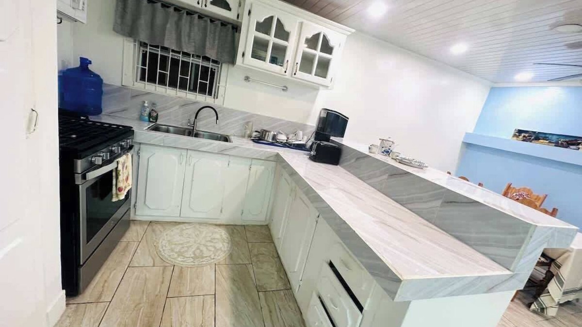 Georgetown Apartment | Junior Suite Summary: