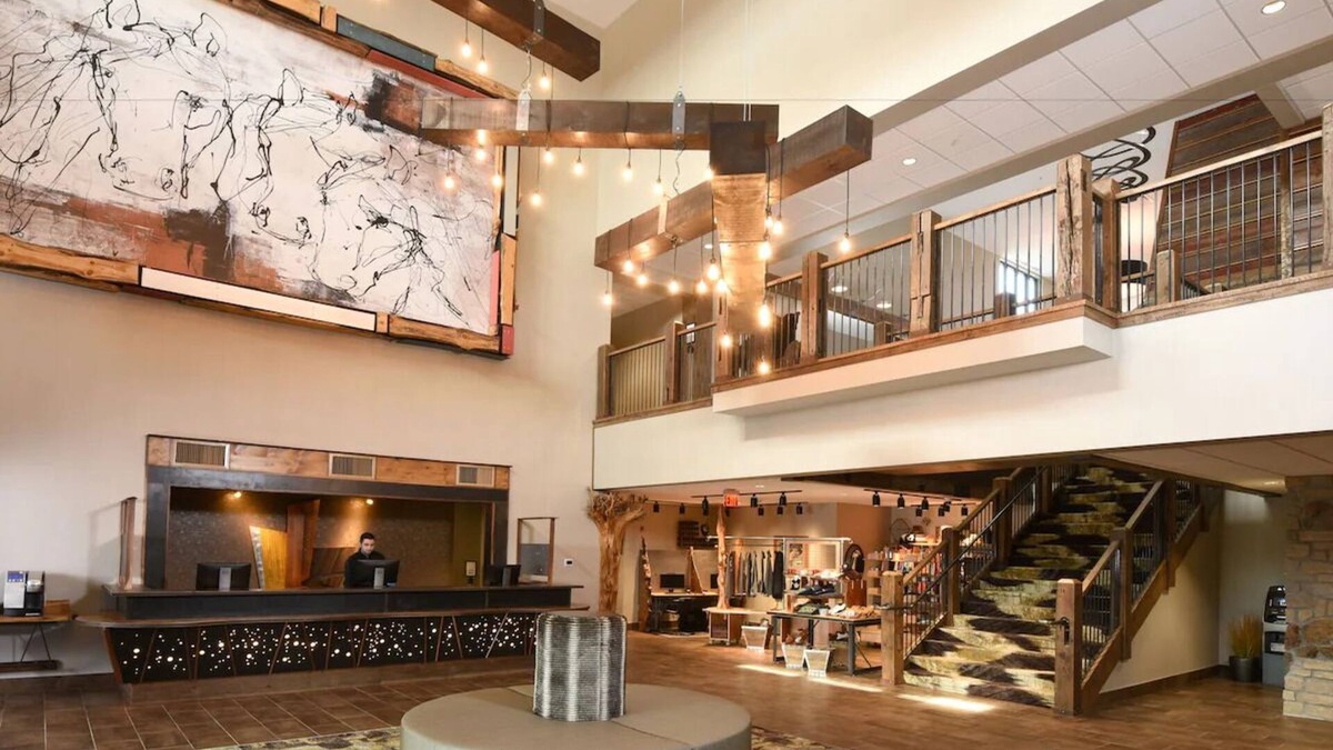 Broken Arrow Hotel | Junior Theme, Stoney Creek Tulsa, Whirlpool, Living Area | 2 Units