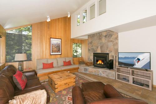 Alpine Meadows House | Juniper at Alpine - Private Hot tub, Pet Friendly & Free Shuttle to Slopes