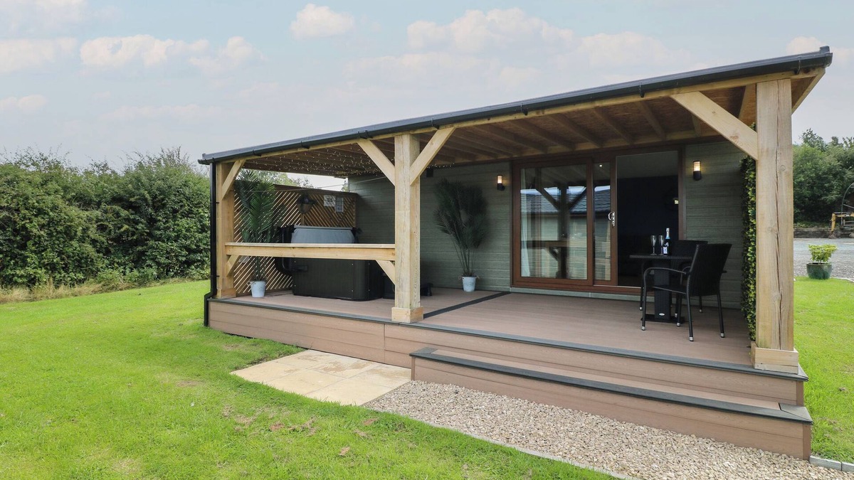 Swadlincote Cottage | JUNIPER, romantic, luxury holiday cottage in Donisthorpe