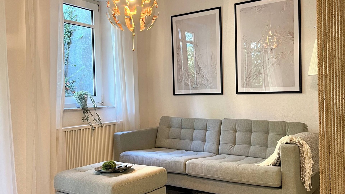 Maximin Apartment | JUPAS° Trier | Red Rock Home - Balcony & Parking lot