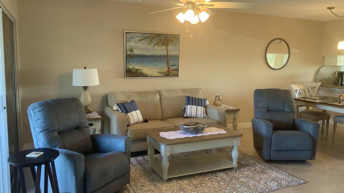 Jupiter Condo | Jupiter Bay Garden View Easy Walk to Carlin Park Beach, Shops, Restaurants&Fun