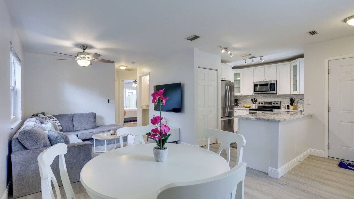 North Palm Beach Heights House | Jupiter Townhome w/Patio & Yard ~ 6 Mi to Beach!
