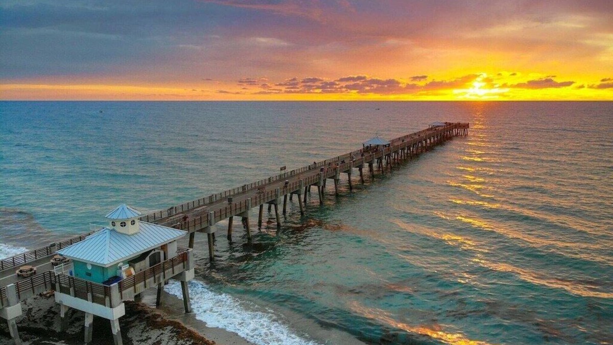 Bella Vista Condo | JupRent's - Beachy Keen - 2Bed/2Bath -Jupiter - Beach Pool Golf Fishing Biking