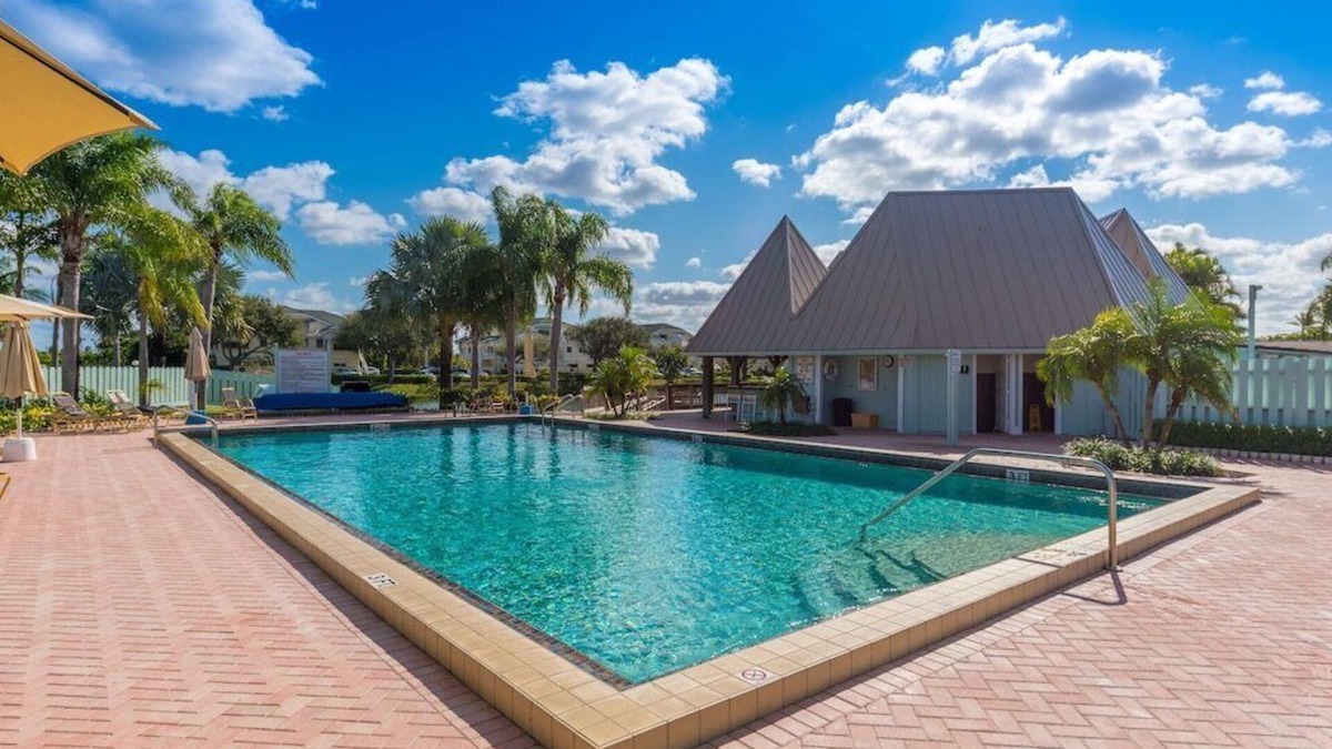 Bella Vista Condo | JupRent's - Coastal Paradise - 2Bed/2Bath - Close to All - Beach, Golf, Fishing