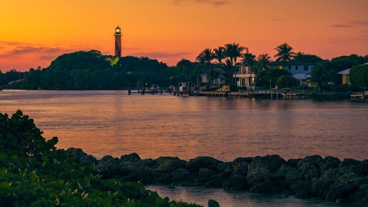 Bella Vista Condo | JupRent's -Paradise on the Park - 3bed/3bath - Prime Location near Everything!