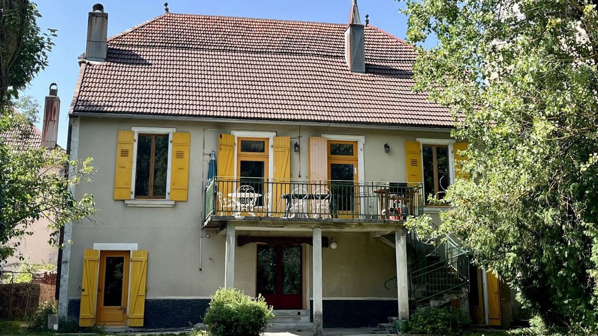 Mouthe House | Jura-style house with garden in the heart of the village of mouthe