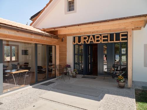 La Cote-aux-Fees Bed & Breakfast | Jurabelle