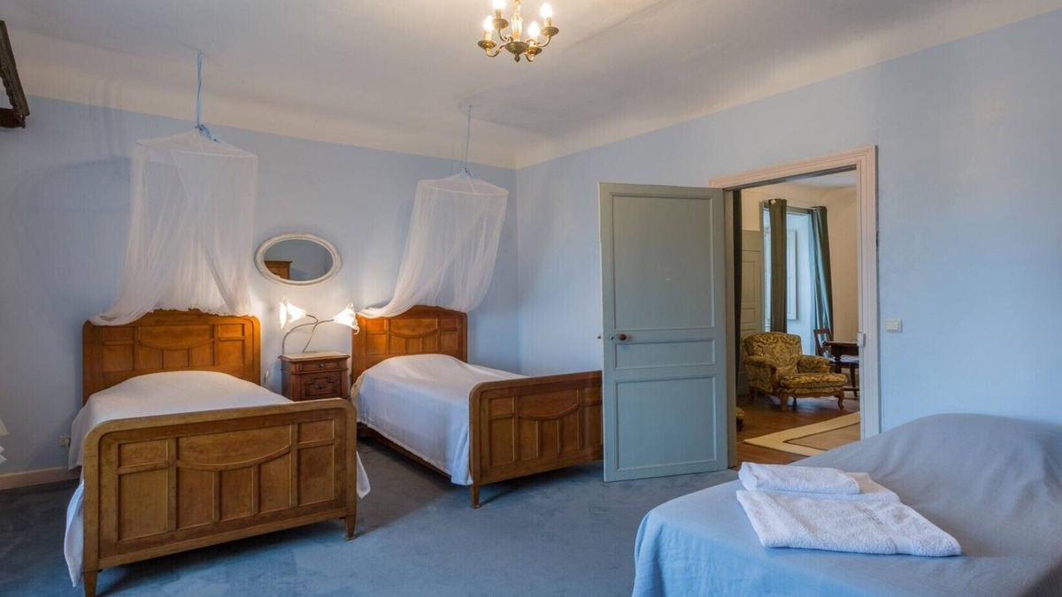 Hastingues Apartment | Jurançon apartment, accommodation in the Château d'Estrac