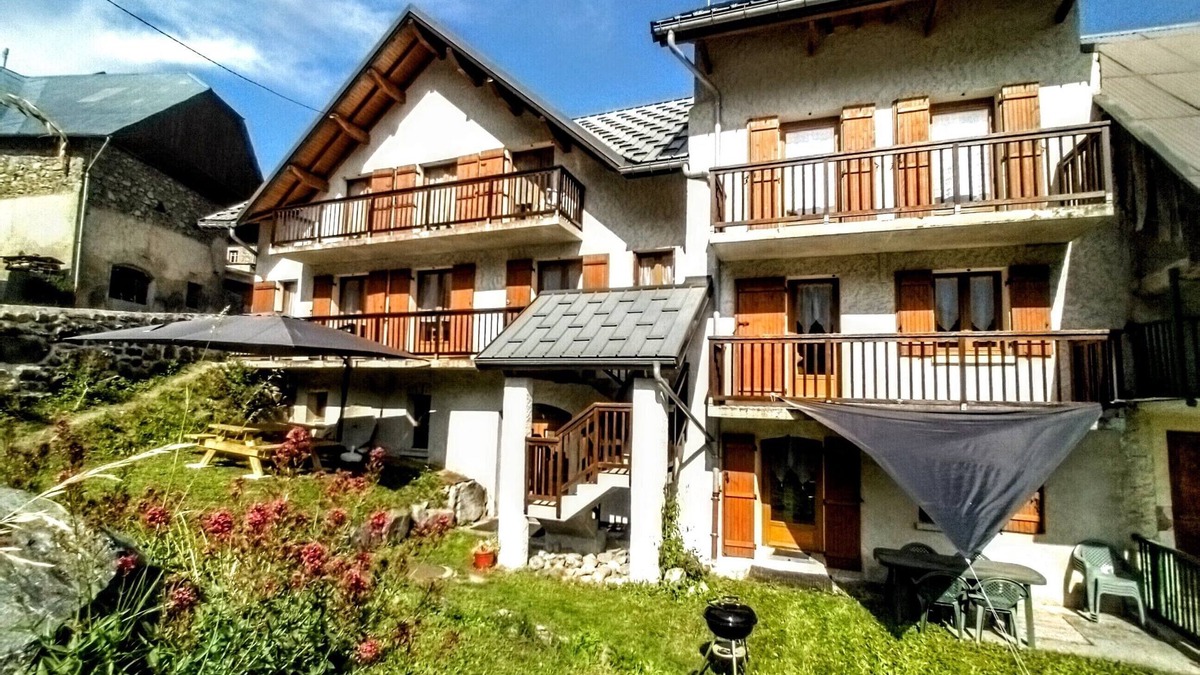 Saint-Colomban-des-Villards Apartment | Just 5 minutes from the Domaine des Sybelles! Fully equipped apartment with view.
