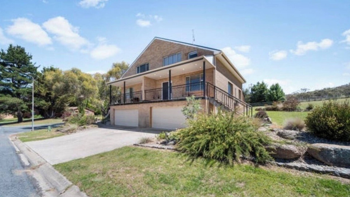 Kalkite House | Just 20 mins from Jindabyne and 50 mins from Perisher and Thredbo.