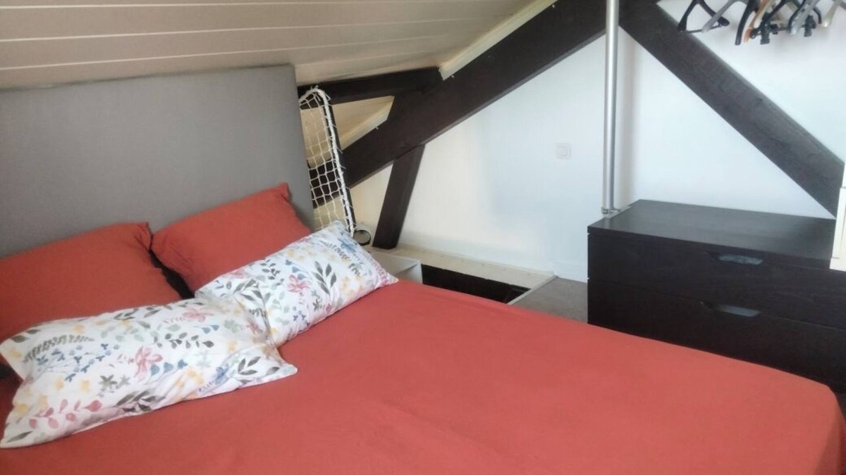 Riom Apartment | Just 20 minutes from Les Puys and Le Zénith! 5 min from Riom Close to motorways.