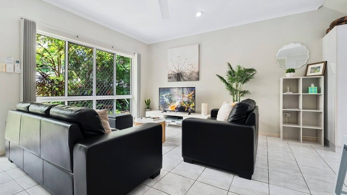 Yorkeys Knob Apartment | Just a short stroll to beautiful Yorkeys Knob beach