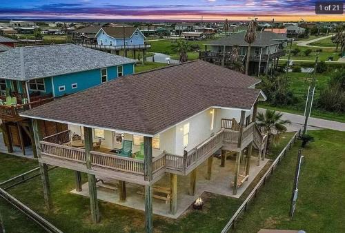 Crystal Beach House | Just Beachin’ It