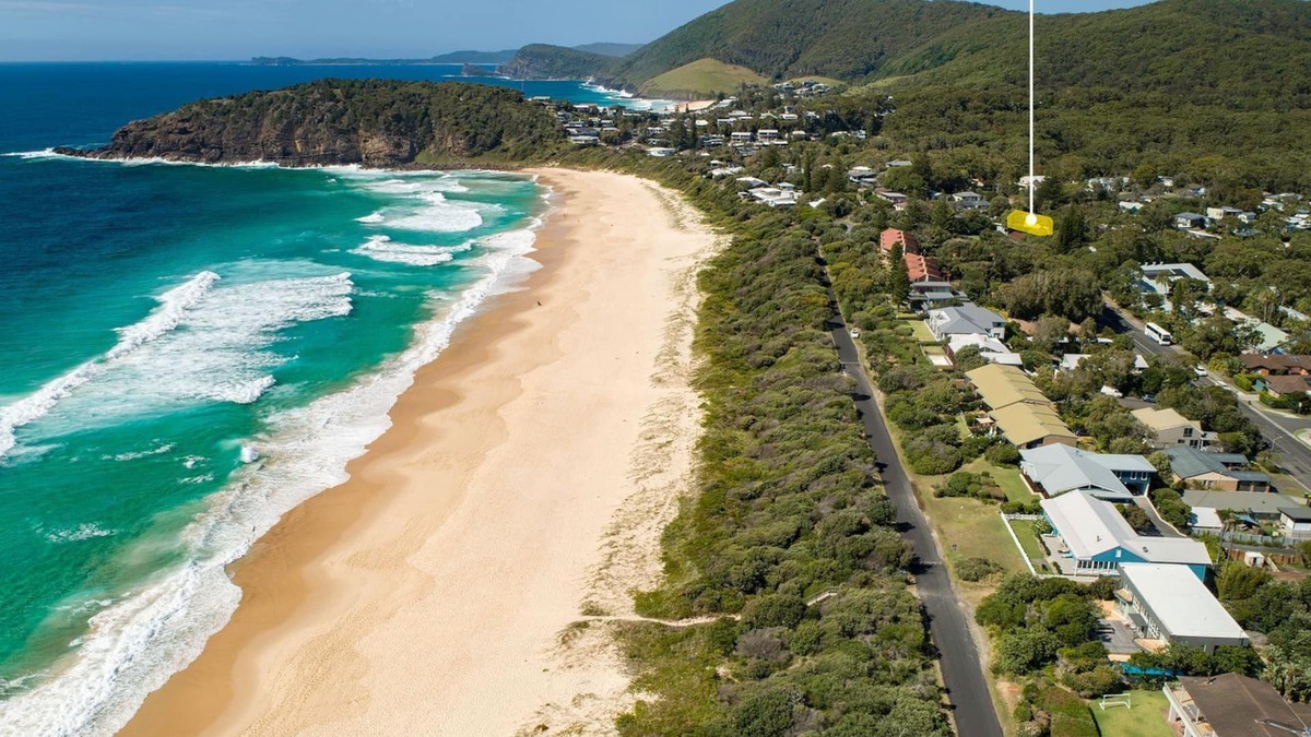 Boomerang Beach Apartment | Just Beachy - freshly renovated apartment minutes walk from the beach!