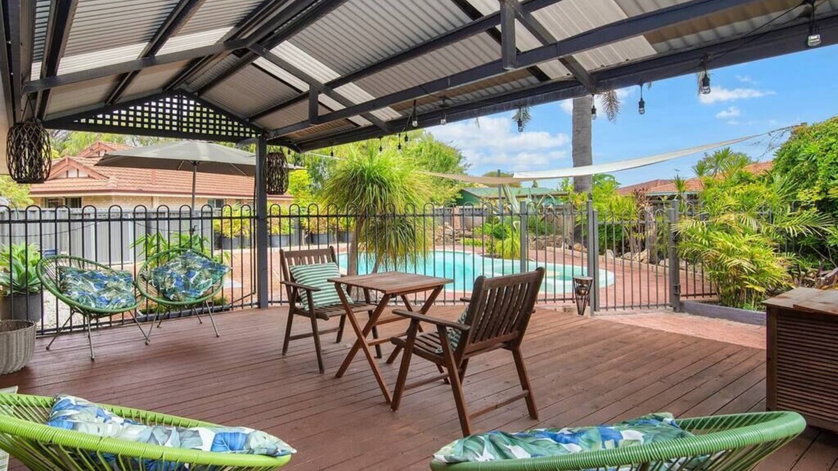 Broadwater House | Just Chillin- Pool, 2km to beach