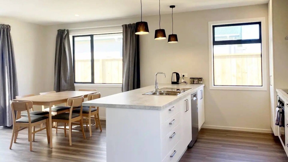 Oamaru House | Just like home (Brand New!)