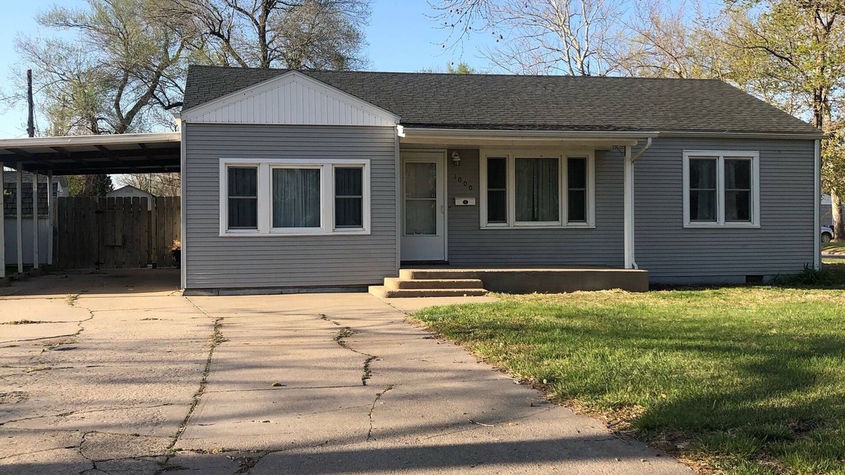 Hutchinson House | Just Like Home in quiet neighborhood