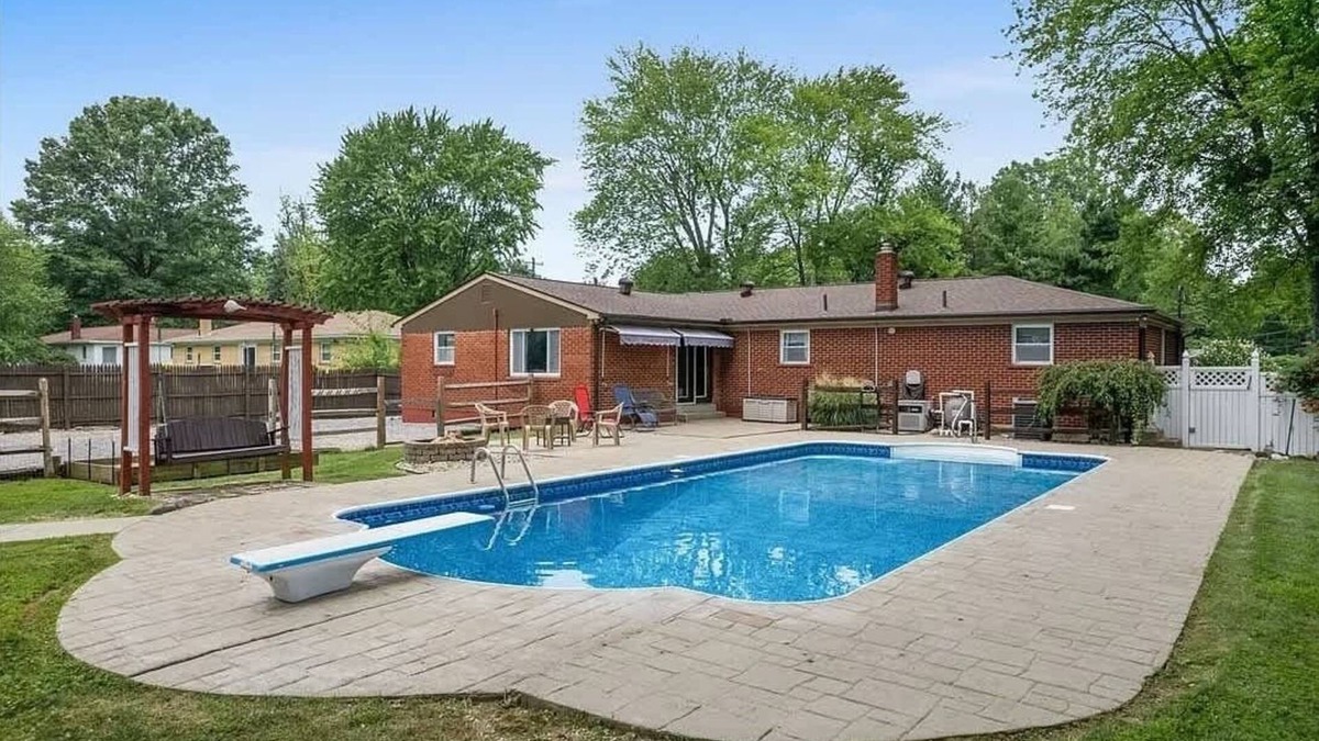 Day Heights House | Just like home w Pool & Pool table