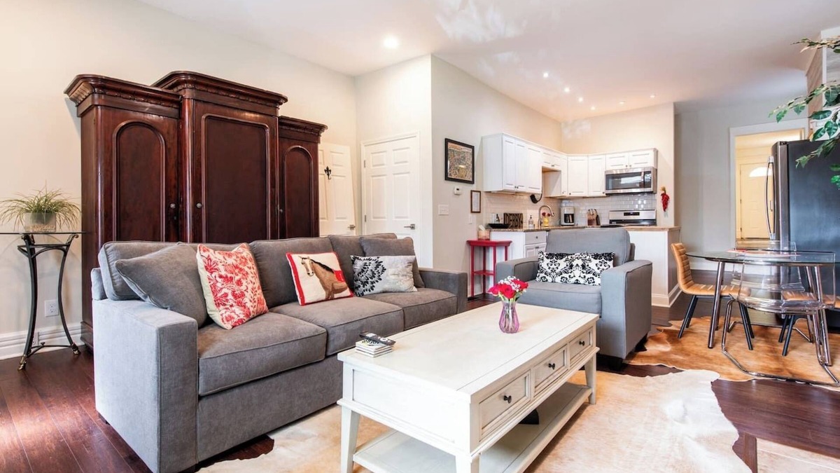 Germantown House | Just like Home! Walk to Music Hall, Shops &Bars!