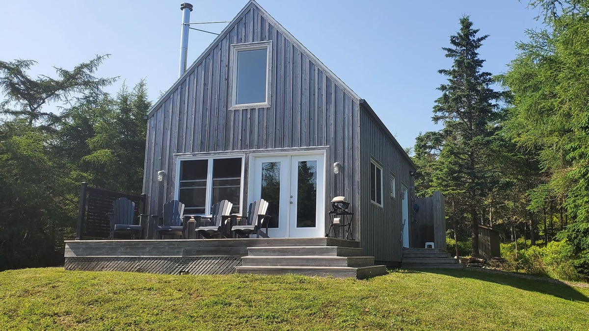 Kingsburg House | Just listed! Cozy ocean view guest house overlooking spectacular Kingsburg Beach