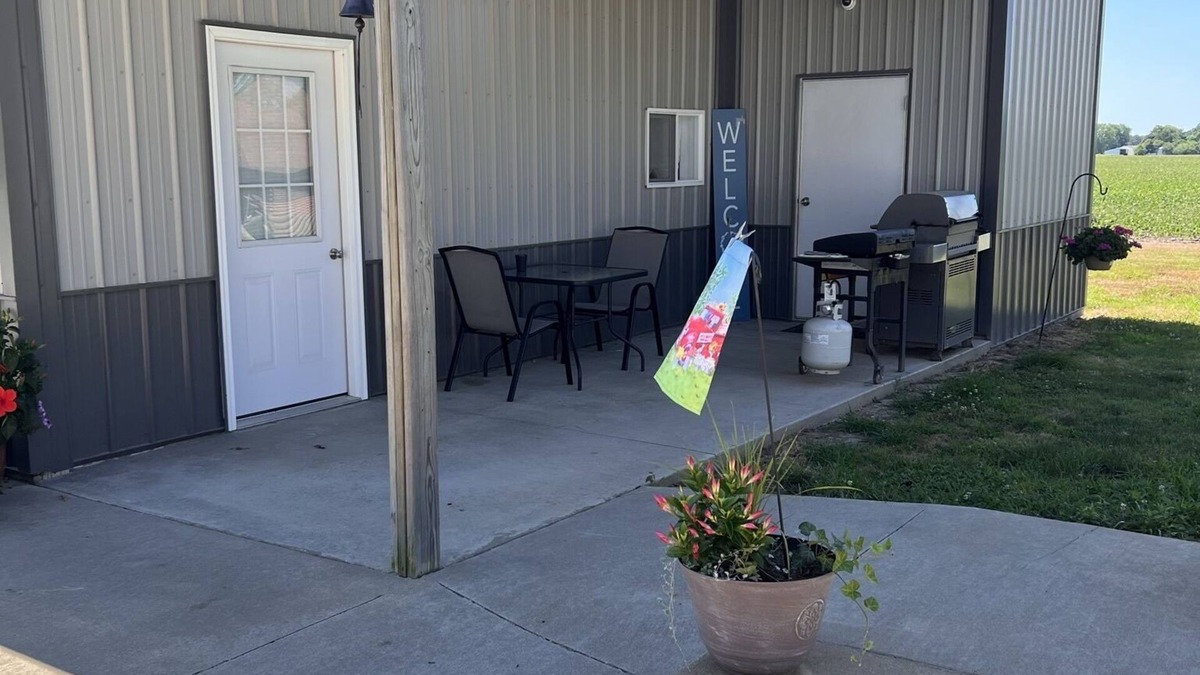 Scheller House | Just minutes away from Rend Lake boat ramps. (Jefferson County)