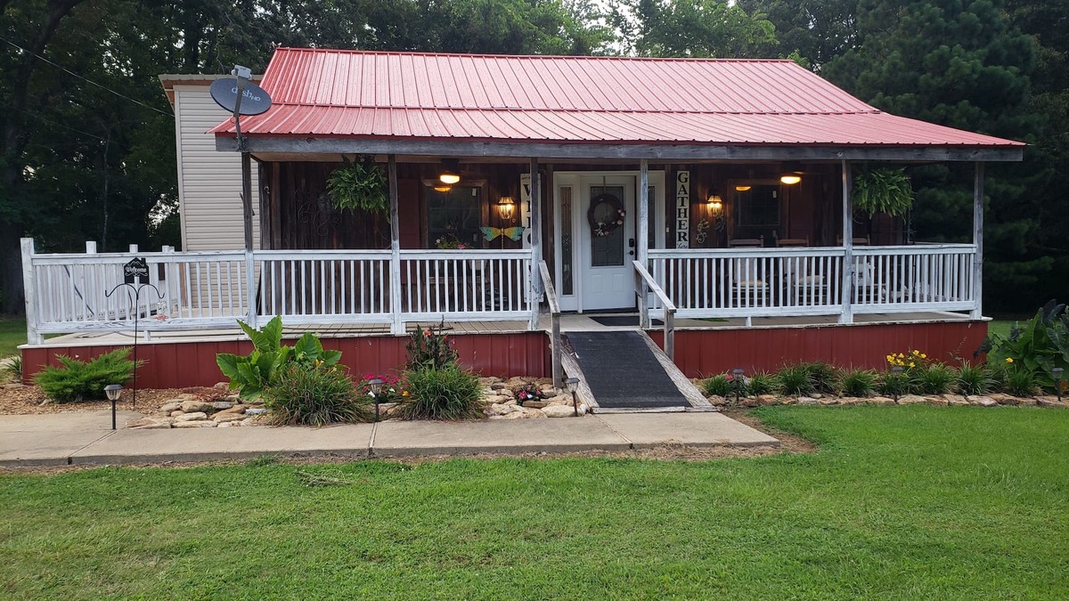 Batesville House | Just minutes from anywhere