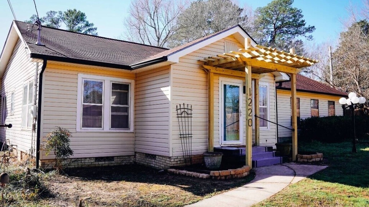 Kilgore House | Just minutes from EVERYTHING! Lots of amenities.