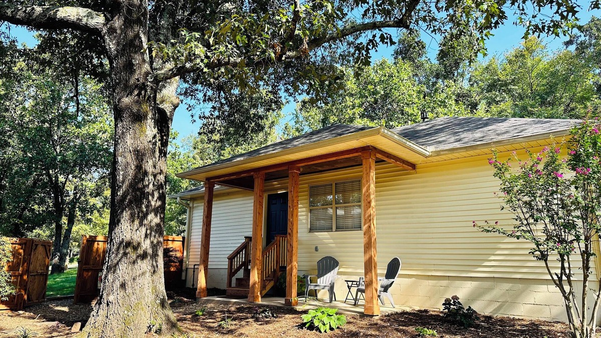 Russellville House | Just minutes to Mt Nebo, Mt. Magazine, Lock and Dam Park, or Lake Dardanelle!