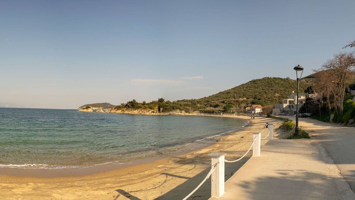 Nea Iraklitsa Apartment | Just on the Sea 1, Family accommodation with views