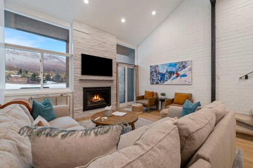 North Park City House | Just Remodeled 4 BDR On Golf Course Near Skiing