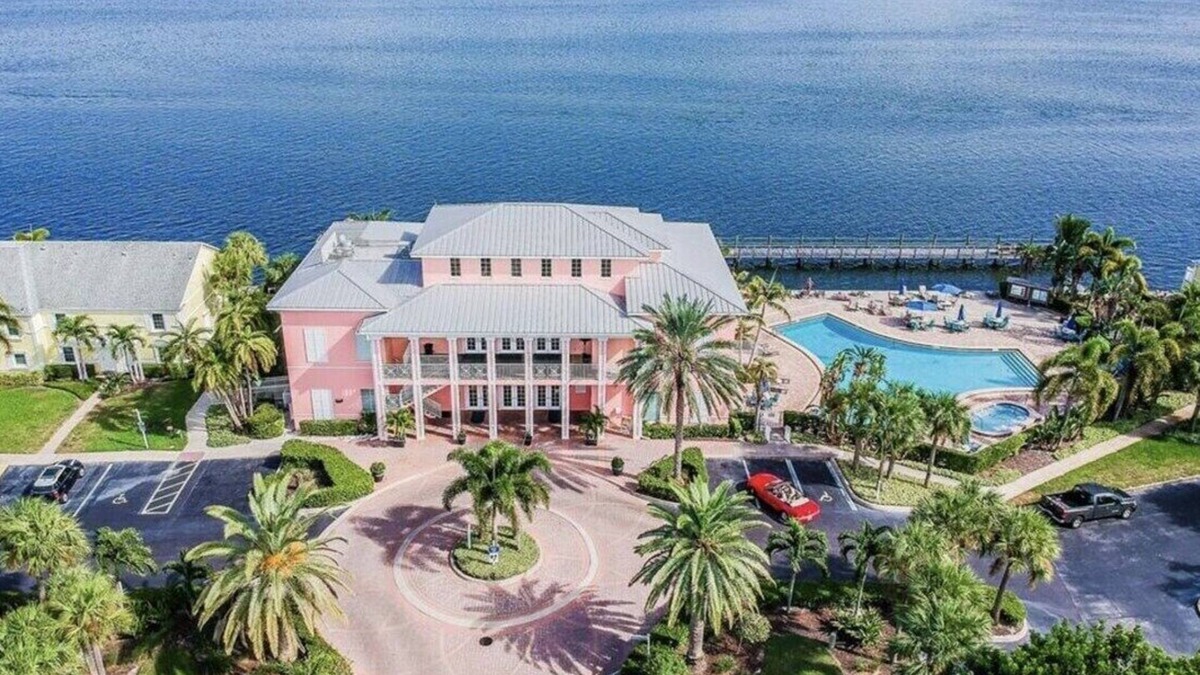 Coquina Key Apartment | Just Renovated! Stunning Waterfront Views 2BR Hideaway at Coquina Key, St Pete!