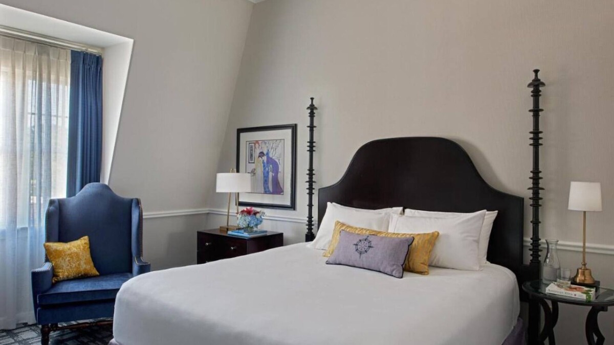 Historic Hill Hotel | Just What You Were Looking For, Near The Elms Mansion, with Onsite Parking