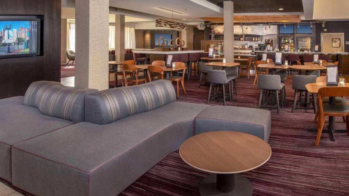 Newark Hotel | Just What You Were Looking For! Onsite Pool, Free Parking, Pets Allowed