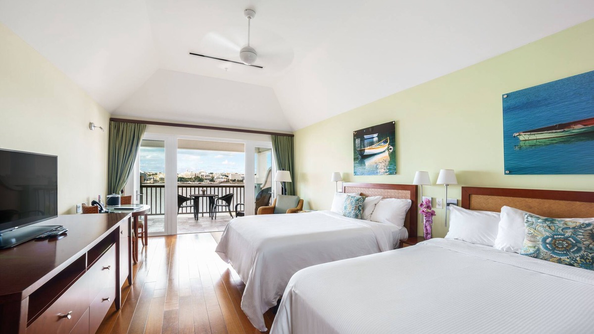 Paget Hotel | Just What You Were Looking For! 4 Classy Units, Outdoor Pool, FREE Parking!