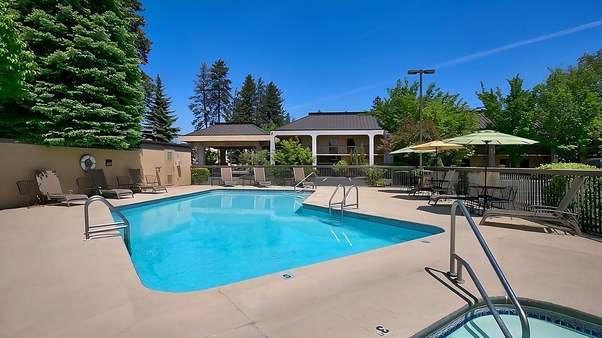 Orchard District Hotel | Just What You Were Looking For! Close to Cascade Village Shopping Center!