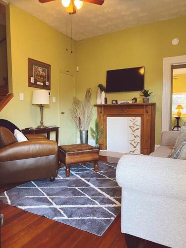 Lexington House | JW's LOFT - Pet Fee Additional Charge