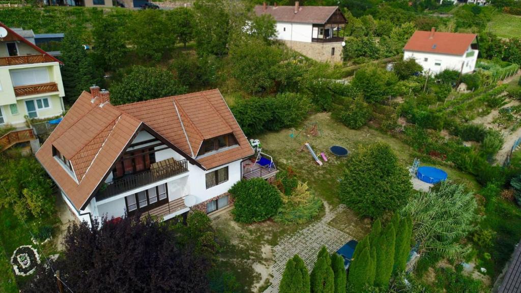 Badacsonyors Apartment | Kéktúrás-Tóra Nyíló Badacsonyi privát bérlemény