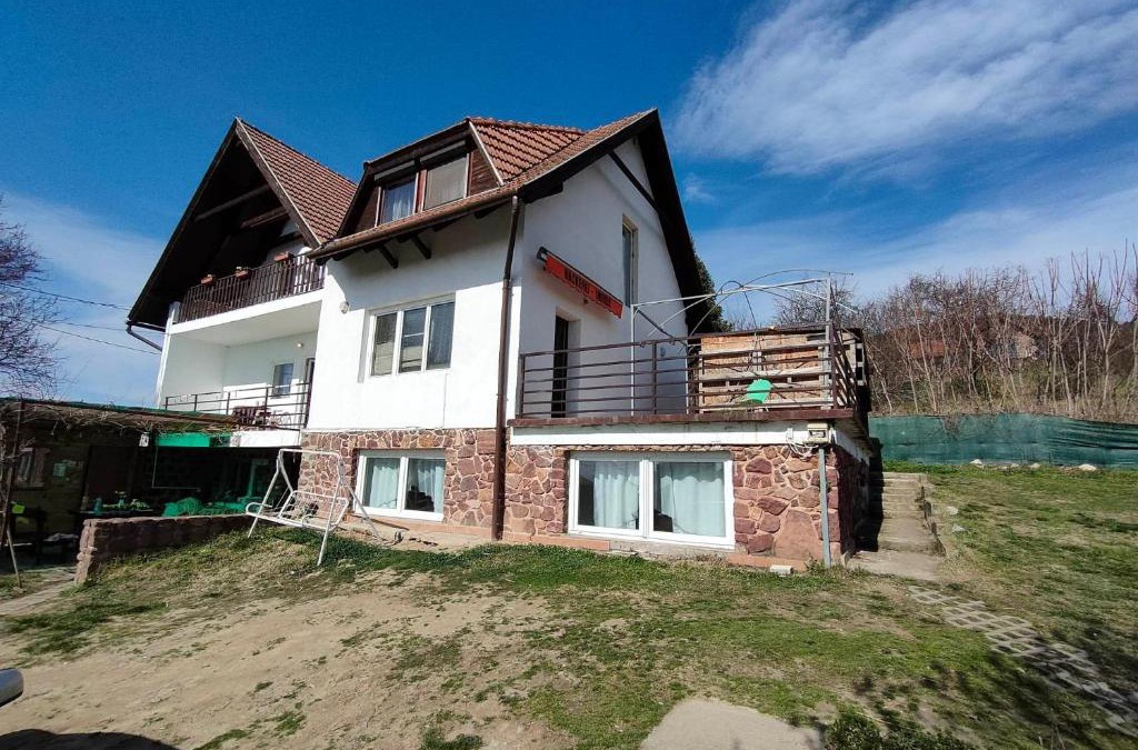 Badacsonyors House | Kékturás-Tóra-Nyíló privát bérlemény