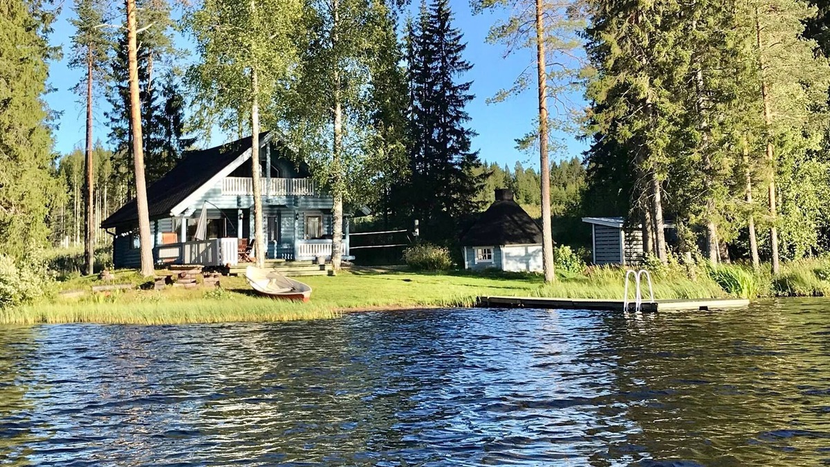 Vierema Cabin | Kömmäkköniemi – Your Spacious Log Cottage in Central Finland with Hot Tub