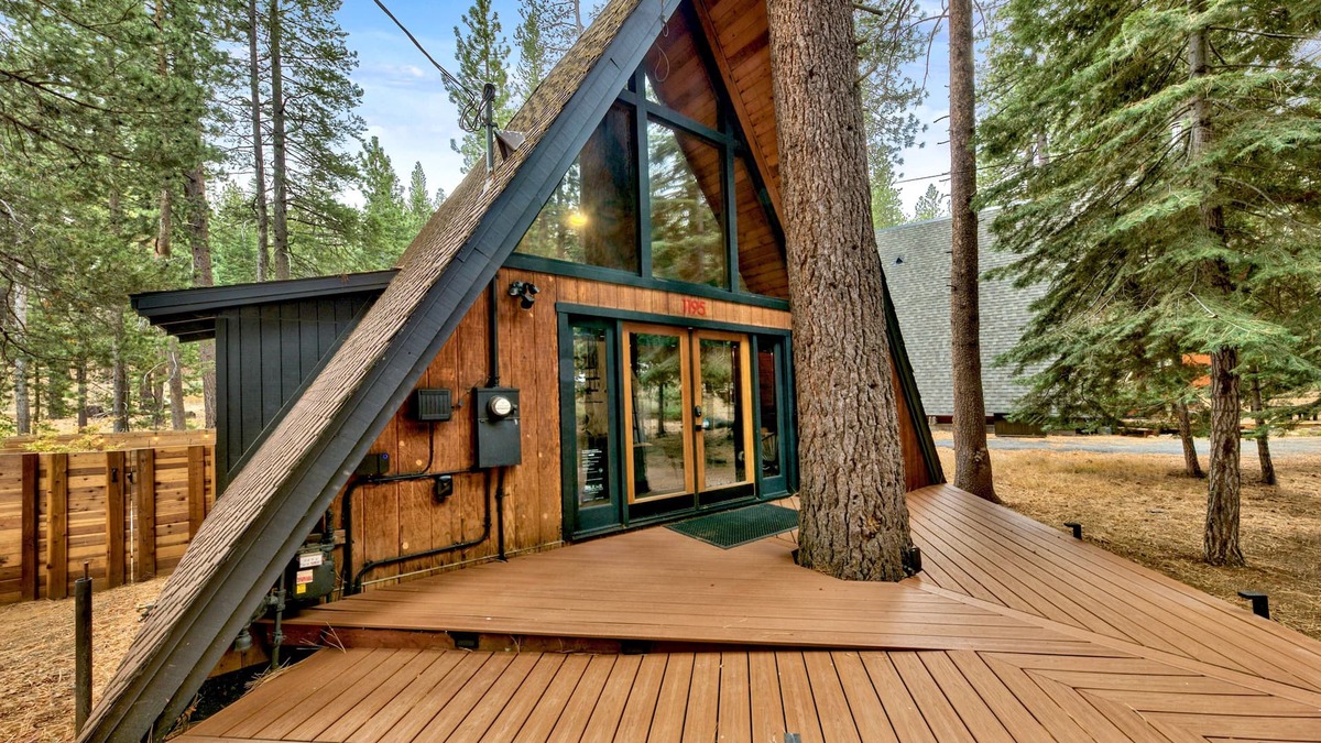 Pioneer Trail Ski Chalet | Külhaus Cabin - Modern A-frame, BBQ, Adventure