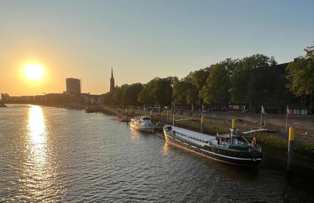 Altstadt Boat Rental | Küstenmotorschiff Aventura