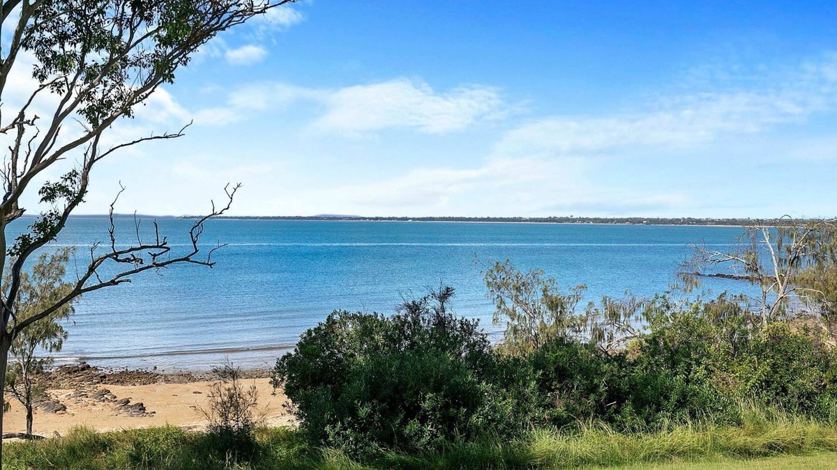 Point Vernon House | K Gari Dreaming 5 Bedroom Holiday Home