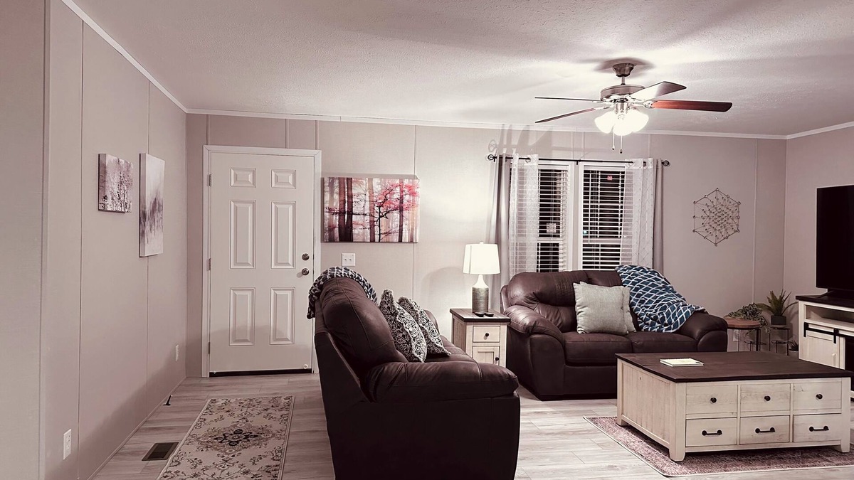Laketon House | K & M Suite is a brand-new home in a peaceful, quiet neighborhood.